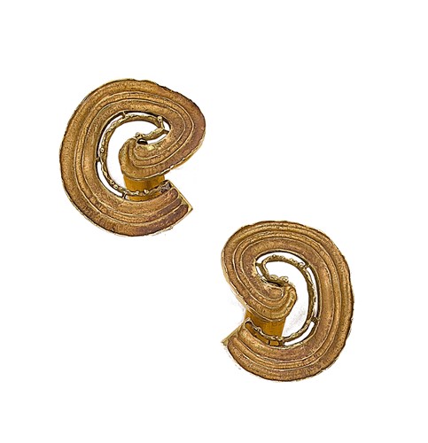 Lot 138 - A pair of late 20th century abstract ear clips