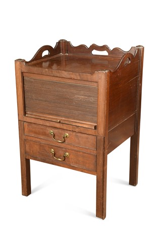 Lot 498 - A George III mahogany night cupboard