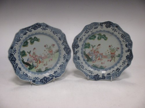 Lot 5 - A pair of 19th century Chinese export plates (2)