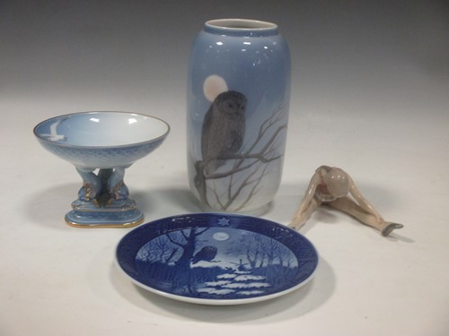 Lot 8 - A Royal Copenhagen vase, a Christmas plate for...