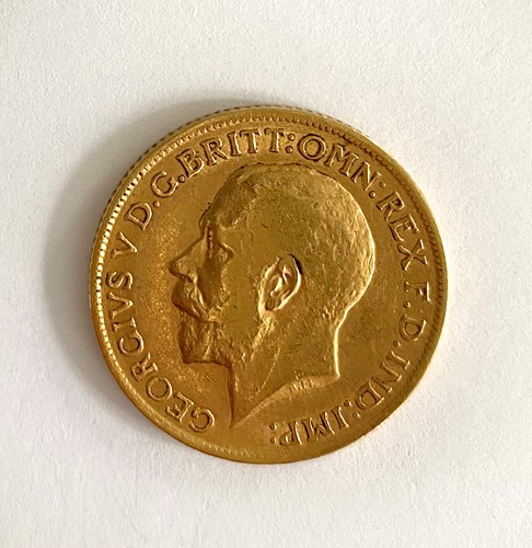 Lot 34 - A 'Kings Head' full sovereign