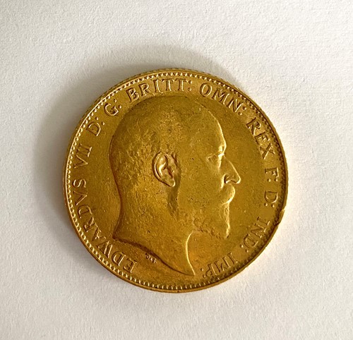 Lot 39 - A 'Kings Head' full sovereign