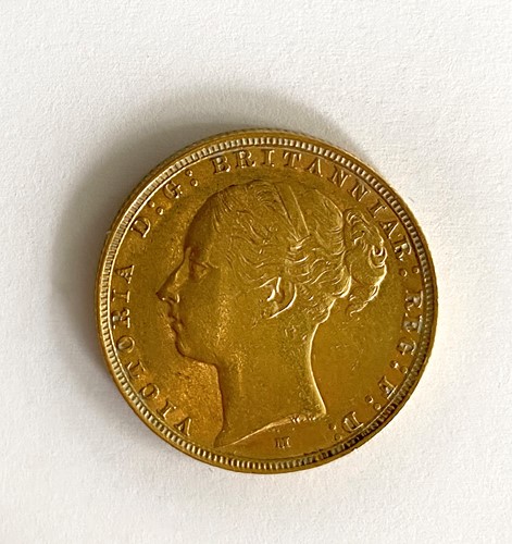 Lot 44 - A Victoria 'Young Head' full sovereign