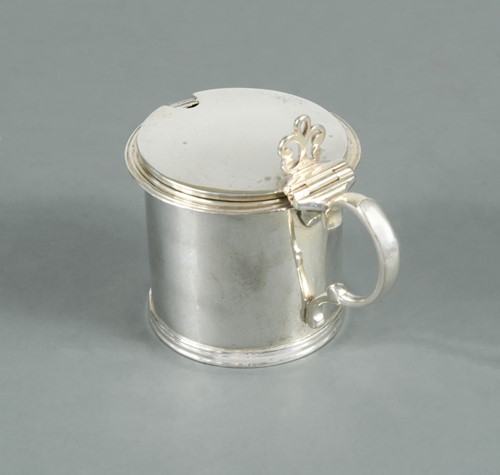 Lot 429 - A Victorian silver drum mustard