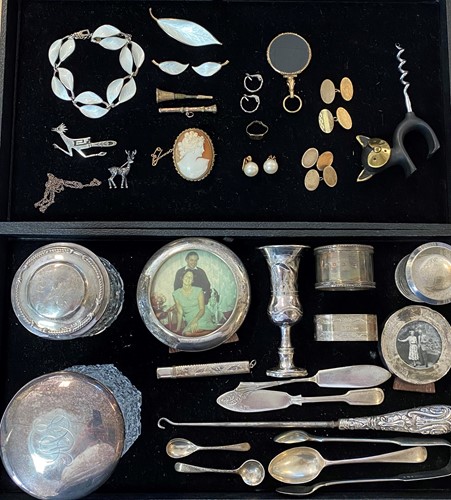 Lot 405 - A David Andersen enamelled suite of jewellery,...