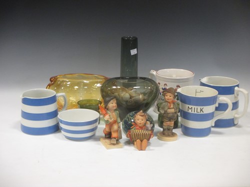 Lot 3 - A collection of 20th century ceramics and...