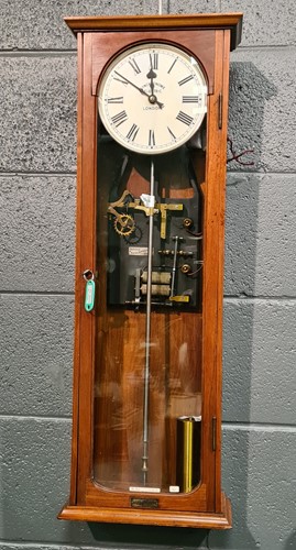 Lot 281 - Synchronome three quarter second electric...