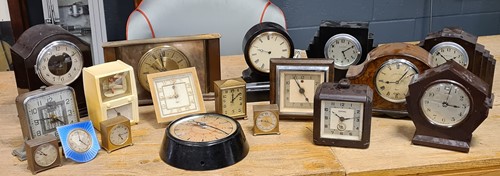Lot 311 - Quantity of miscellaneous small clocks,...