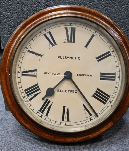 Lot 339 - Gent & Co Ltd Pulsynetic slave clock in wood...
