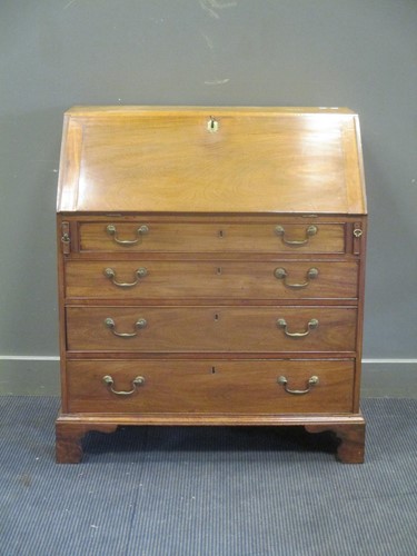 Lot 661 - A George III mahogany bureau, 104 x 90 x 50cm