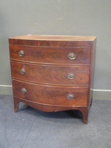 Lot 568 - A Regency mahogany bow front chest of drawers...