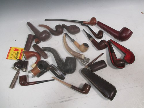 Lot 122 - A collection of vintage pipes and smoking...