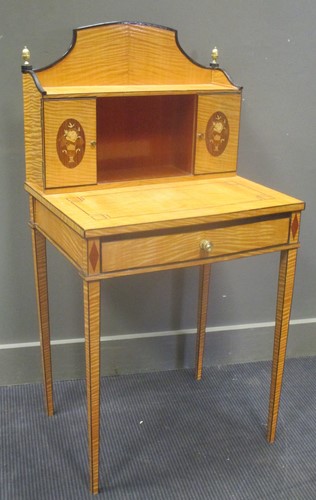 Lot 531 - A 20th century satinwood bonheur du jour made...