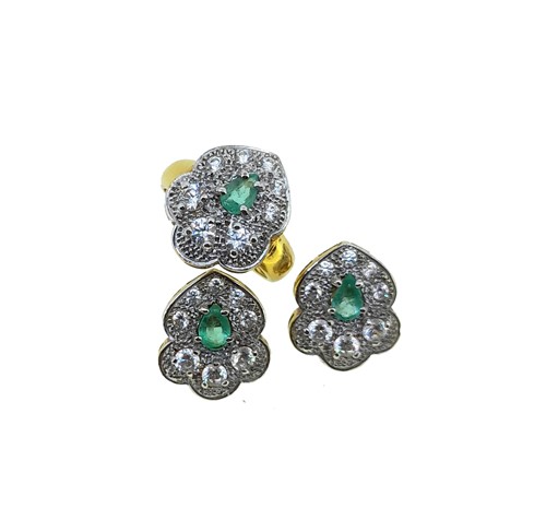 Lot 257 - An emerald and cubic zirconia cluster ring...