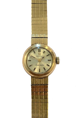 Lot 278 - Omega - A lady's 9ct gold 'Ladymatic' wristwatch