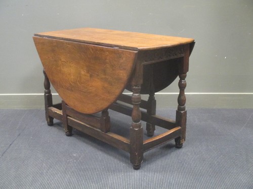 Lot 640 - A 17th century and later oak gateleg table 73...