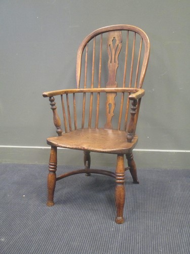 Lot 588 - An early 19th century ash and elm windsor...