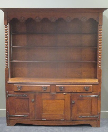 Lot 633 - An early 20th century open topped oak dresser...