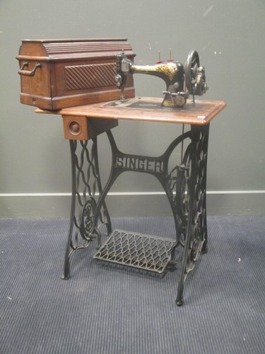 Lot 644 - A Singer sewing machine with metal base