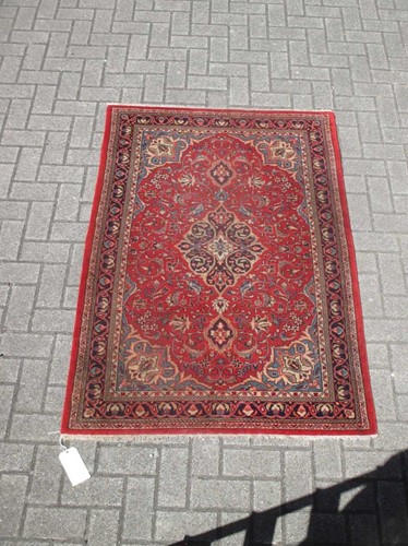 Lot 729 - A Sarouk rug, 157 x 106cm
