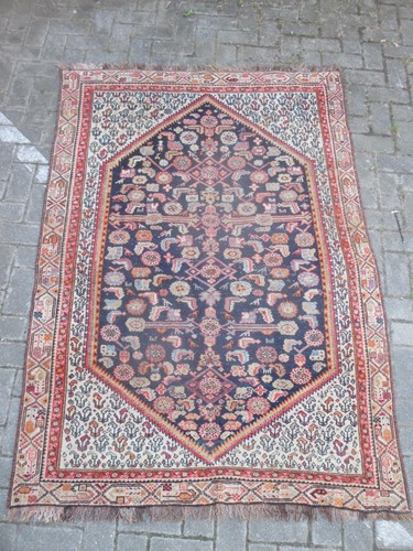 Lot 731 - A Feraghan rug, 203 x 127cm