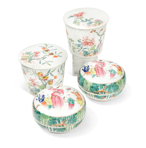 Lot 5 - A pair of Chinese famille rose porcelain small boxes and covers, late Qing Dynasty, circa 1900