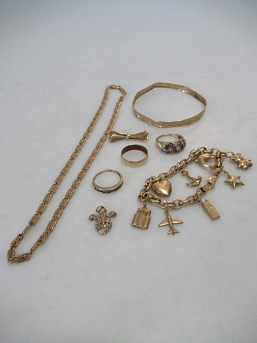 Lot 234 - A hallmarked 9ct gold chain, together with a...