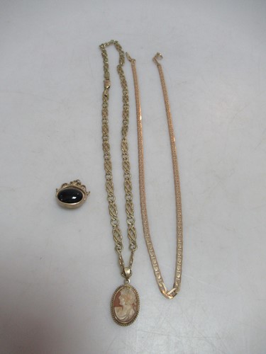 Lot 256 - Two hallmarked 9ct gold chains together with a...