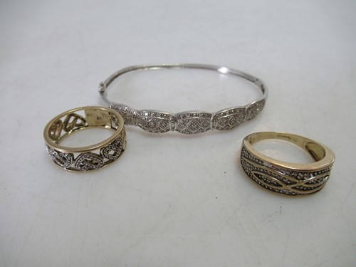Lot 248 - Two hallmarked 9ct gold rings, together with a...