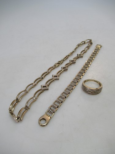Lot 235 - A hallmarked 9ct gold necklet, together with a...