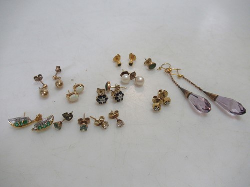 Lot 252 - 10 pairs of gem set earstuds including diamond...