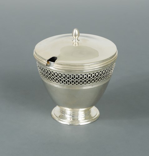 Lot 369 - A mid-20th century American metalwares silver sugar/conserve bowl, mark of Tiffany & Co