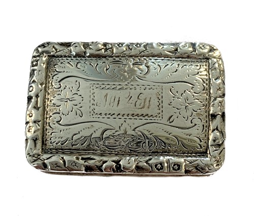 Lot 300 - A George IV silver vinaigrette, mark of Nathaniel Mills