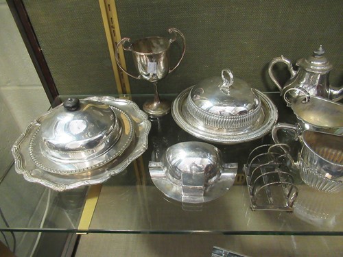 Lot 312 - A large collection of silverplated ware...