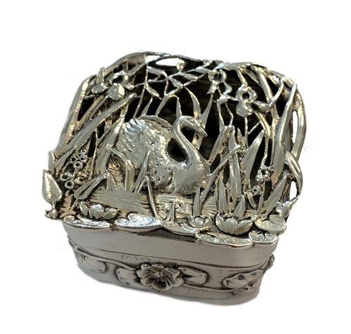 Lot 308 - An Edward VII silver Art Nouveau box