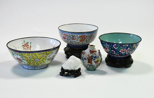 Lot 116 - A Chinese enamel floral bowl, Qing Dynasty, late 18th/early 19th century