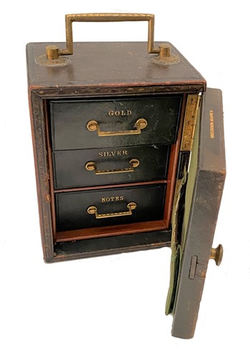 Lot 351 - An early 20th century novelty jewellery box