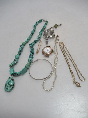 Lot 266 - A hallmarked gold chain, a watch head...