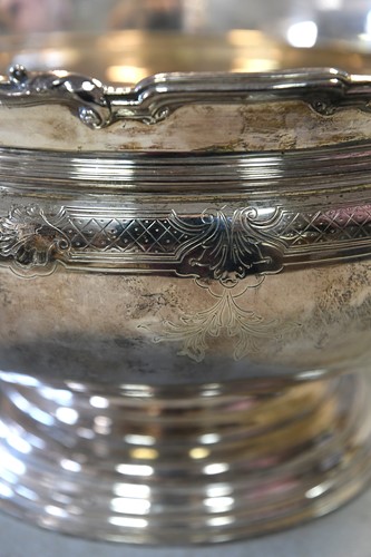 Lot 461 - A George V silver punch bowl