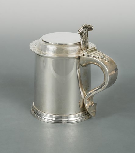 Lot 434 - An Edward VII silver lidded tankard