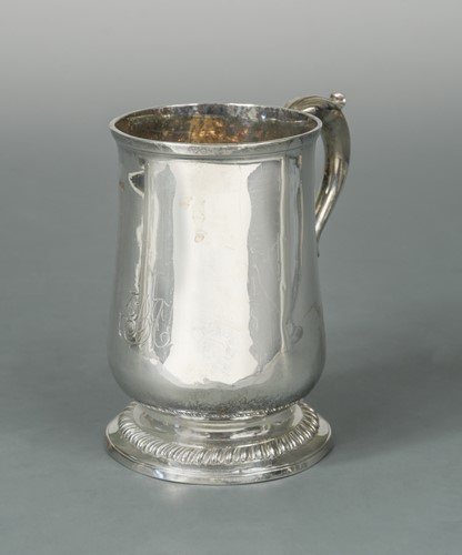 Lot 403 - A George III 18th century silver tankard