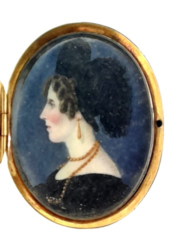 Lot 20 - A Georgian portrait miniature hinged locket