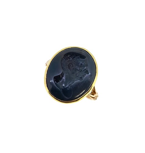 Lot 37 - A neoclassical intaglio ring