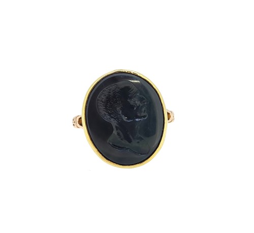 Lot 37 - A neoclassical intaglio ring