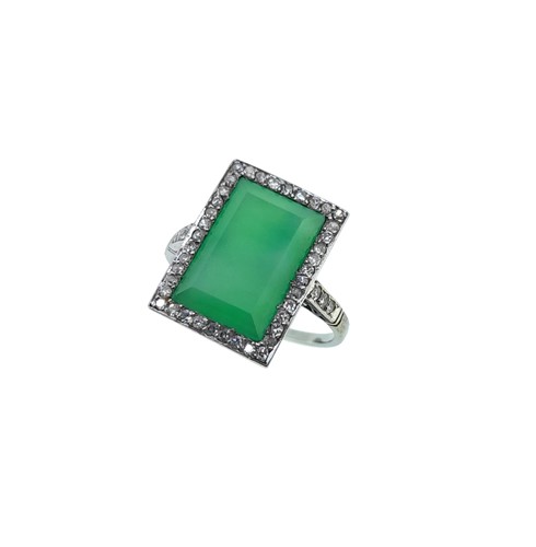 Lot 152 - An Art Deco jade and diamond ring