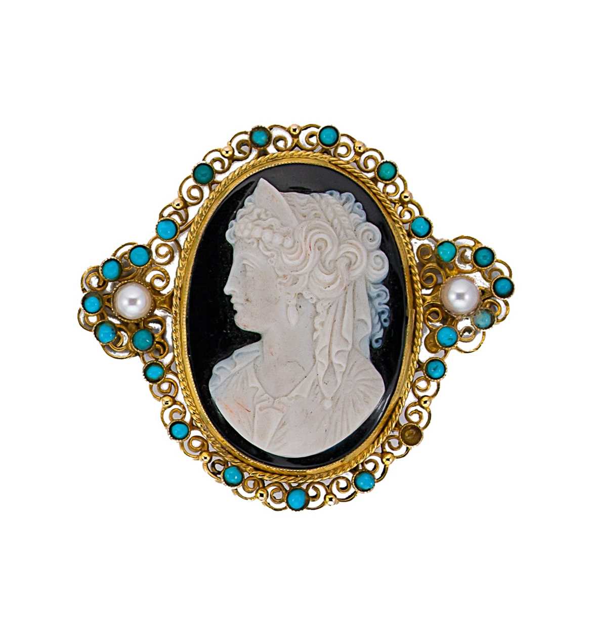 Lot 38 - A hardstone cameo brooch
