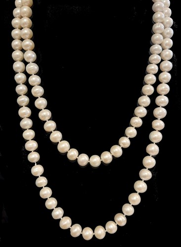 Lot 172 - A rope of freshwater cultured pearls