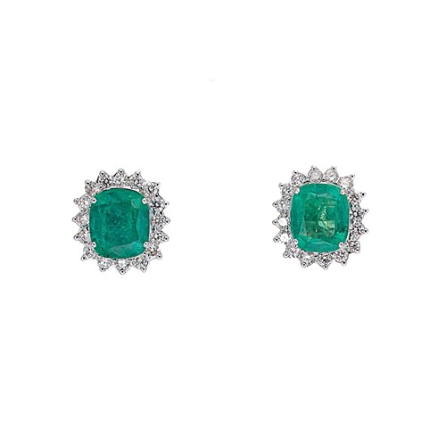 Lot 191 - A pair of emerald and diamond cluster ear studs