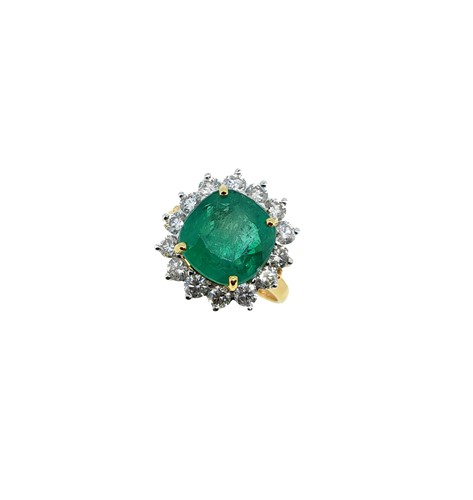 Lot 189 - An emerald and diamond cluster ring