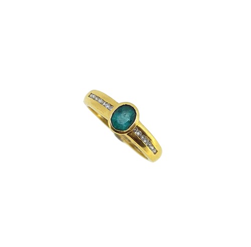 Lot 100 - An 18ct gold emerald and diamond ring